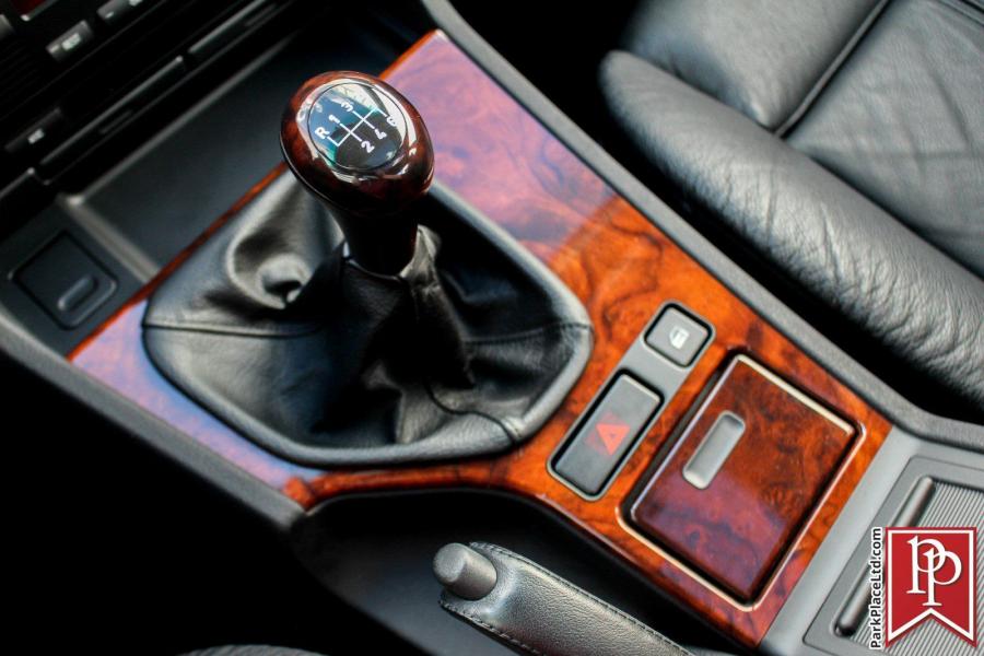 Детали интерьера BMW 540i Sedan (E39) 1998 года  (фото 15 из 50)